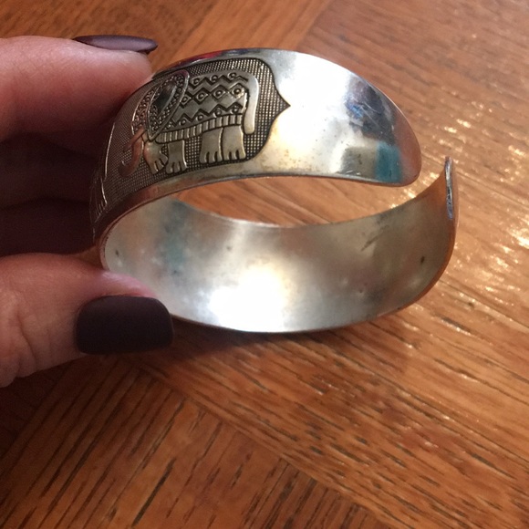⛸TRADED⛸Vintage Tibetan Silver elephant cuff bracelet - Picture 4 of 13